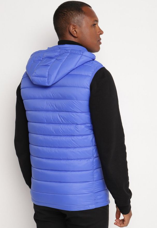 Born2be - Niebieska Kamizelka z Odpinanym Kapturem Pikowana ze Ściągaczami Wodoodporna Migiel. Okazja: na co dzień. Kolor: niebieski. Materiał: jeans. Styl: elegancki, casual