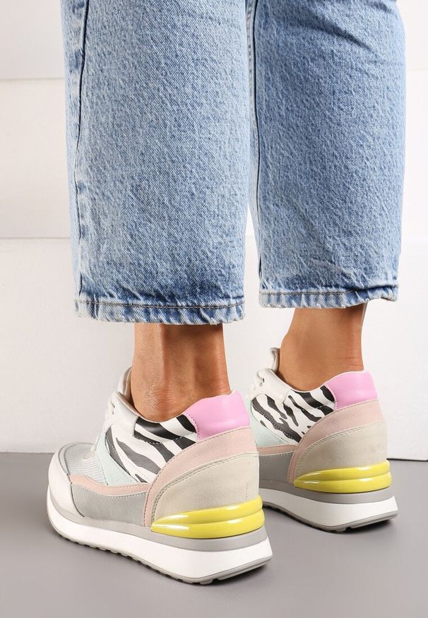 Renee - Białe Sneakersy na Ukrytym Niewysokim Koturnie z Brokatem Fioralan. Kolor: biały. Obcas: na koturnie