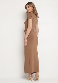 Born2be - Brązowa Taliowana Sukienka z Wiskozą z Marszczeniem Milasela. Kolor: brązowy. Materiał: wiskoza. Styl: elegancki, klasyczny #7