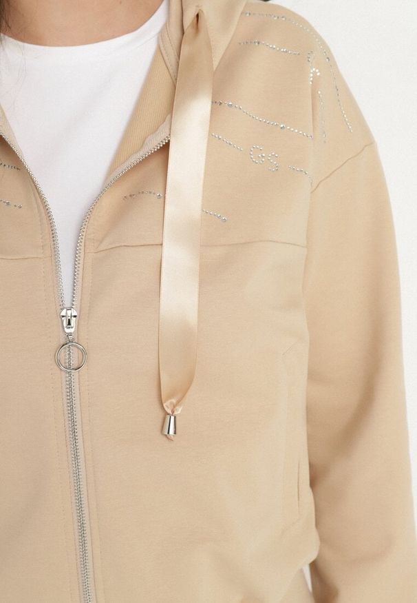 Born2be - Beżowa Rozpinana Bluza z Kapturem Bawełną i Cyrkoniami Uliviela. Typ kołnierza: kaptur. Kolor: beżowy. Materiał: bawełna. Styl: klasyczny