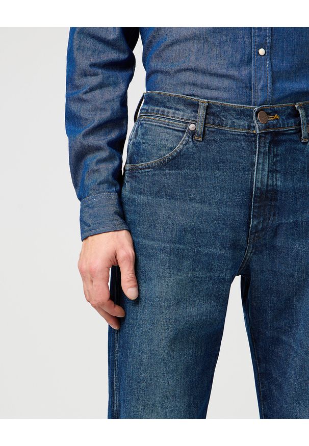 Wrangler - WRANGLER MĘSKIE SPODNIE JEANSOWE WRANGLER FRONTIER MEADOW HAZE 112362559