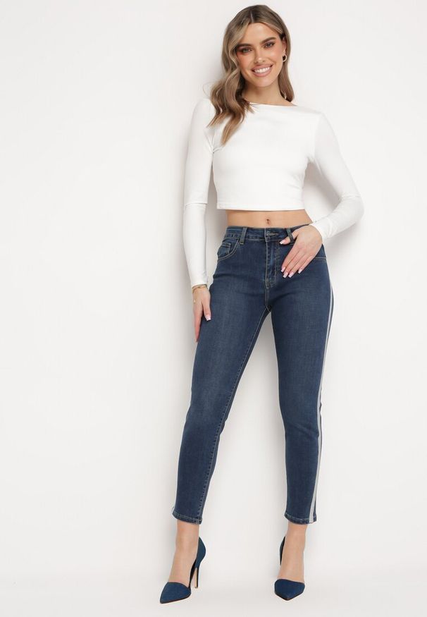 Born2be - Granatowe Jeansy Skinny z Brokatowymi Lampasami Prestella. Okazja: na co dzień. Kolor: niebieski. Długość: długie. Styl: elegancki, casual