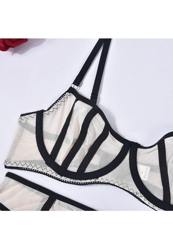 Intica - Komplet bielizny z delikatnymi detalami na romantyczne chwile Oliga. Kolor: czarny. Materiał: materiał