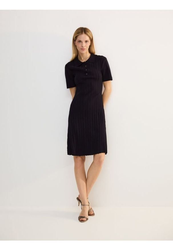 Reserved - Dzianinowa sukienka - granatowy. Kolor: niebieski. Materiał: dzianina. Typ sukienki: proste