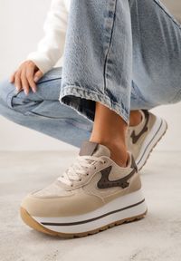 Renee - Beżowe Sneakersy na Platformie z Tweedowym Zdobieniem i Perforacją Dioseleia. Okazja: na co dzień. Kolor: beżowy. Materiał: jeans. Wzór: aplikacja. Obcas: na platformie #1