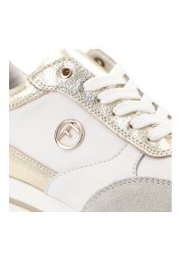 Białe Sneakersy Filippo Modne Obuwie Damskie. Okazja: na co dzień. Zapięcie: sznurówki. Kolor: biały. Materiał: zamsz, materiał. Szerokość cholewki: normalna #7