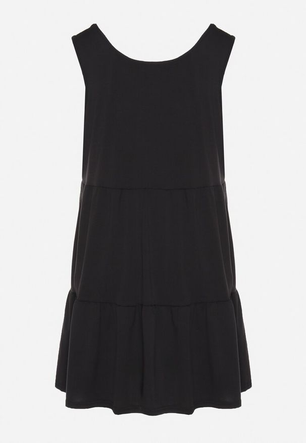 Born2be - Czarna Sukienka o Rozkloszowanym Kroju na Szerokich Ramiączkach z Guzikami Saniella. Okazja: na co dzień. Kolor: czarny. Długość rękawa: na ramiączkach. Typ sukienki: rozkloszowane. Styl: klasyczny, casual, elegancki