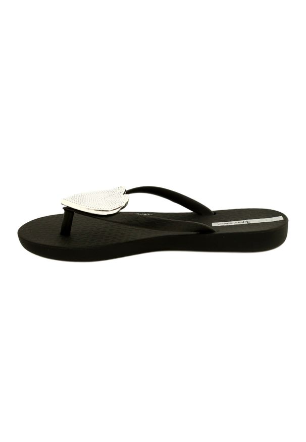 Czarne Klapki MAXI FASHION Kids Ipanema 82598 Czarne srebrny. Okazja: na plażę. Kolor: czarny, wielokolorowy, srebrny. Wzór: aplikacja. Sezon: lato. Styl: sportowy