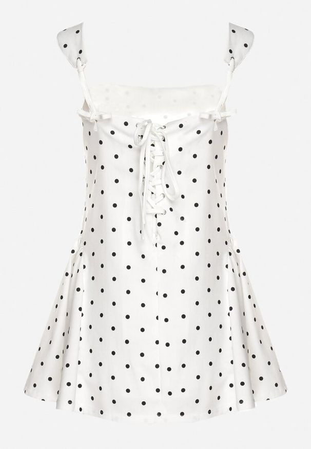 Born2be - Biała Sukienka Vices w Grochy o Rozkloszowanym Kroju z Wiązaniem na Ramiączkach Saririse. Okazja: na ślub cywilny, na wesele. Typ kołnierza: dekolt kwadratowy, dekolt gorset. Kolor: biały. Długość rękawa: na ramiączkach. Wzór: grochy. Typ sukienki: gorsetowe