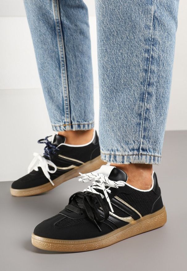 Renee - Czarne Sneakersy z Geometrycznymi Paskami i Podwójnym Wiązaniem Florlevi. Okazja: na co dzień. Zapięcie: pasek. Kolor: czarny. Wzór: geometria