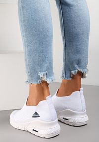 Born2be - Białe Buty Sportowe Artista. Kolor: biały. Materiał: materiał. Szerokość cholewki: normalna. Wzór: aplikacja. Obcas: na koturnie #3