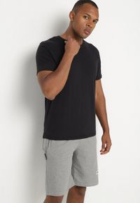 Born2be - Szare Dresowe Szorty Bermudy Zdobione Aplikacją Nitarosa. Okazja: na co dzień. Kolor: szary. Materiał: dresówka. Wzór: aplikacja. Styl: casual #5