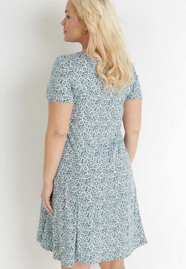 Born2be - Zielono-Niebieska Trapezowa Sukienka Mini w Kwiatowy Wzór Aganis. Kolor: zielony. Materiał: materiał. Długość rękawa: krótki rękaw. Wzór: kwiaty. Typ sukienki: trapezowe. Długość: mini