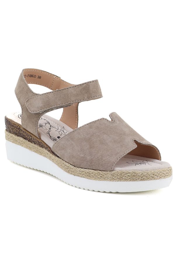 Skórzane sandały damskie na koturnie beżowe Jezzi 26SD18-32. Kolor: beżowy. Materiał: skóra. Obcas: na koturnie