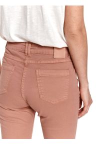 TOP SECRET - Spodnie jeansowe skinny. Kolor: różowy. Materiał: jeans. Sezon: lato. Styl: elegancki #2