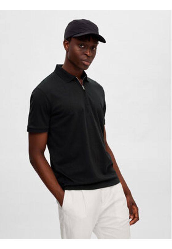 Selected Homme Polo Fave 16079026 Czarny Regular Fit. Typ kołnierza: polo. Kolor: czarny. Materiał: bawełna, syntetyk