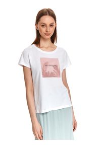 TOP SECRET - Damski t-shirt z pastelowym nadrukiem. Kolor: biały. Materiał: tkanina, bawełna. Długość rękawa: krótki rękaw. Długość: krótkie. Wzór: nadruk. Sezon: lato. Styl: wakacyjny #5