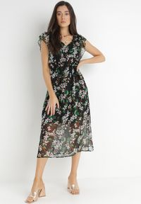 Born2be - Czarna Sukienka Gobney. Kolor: czarny. Materiał: wiskoza, materiał, tkanina. Długość rękawa: krótki rękaw. Wzór: kwiaty. Długość: midi #5