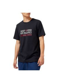 Koszulka New Balance MT31906BK - czarna. Kolor: czarny. Materiał: materiał, bawełna, poliester. Długość rękawa: krótki rękaw. Długość: krótkie. Wzór: napisy