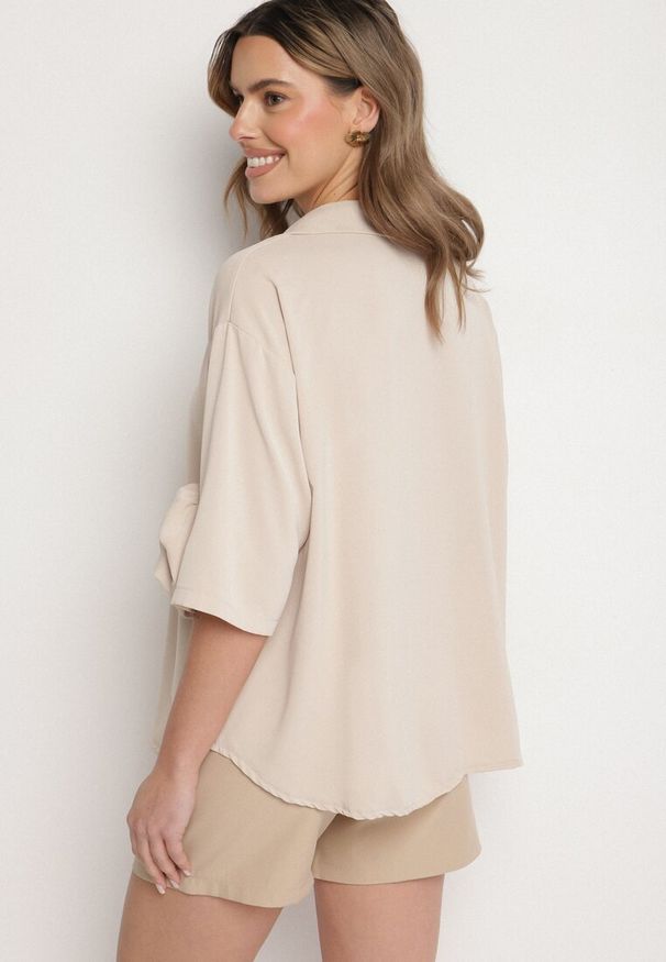 Born2be - Beżowa Koszula z Aplikacjami Kwiatów 3D Tenemara. Okazja: na co dzień. Typ kołnierza: kołnierzyk klasyczny. Kolor: beżowy. Materiał: jeans. Długość rękawa: długi rękaw. Długość: długie. Wzór: aplikacja, kwiaty. Styl: casual, klasyczny