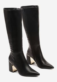 Renee - Czarne Eleganckie Kozaki na Słupkowym Obcasie z Aplikacją i Noskiem w Szpic Noellame. Kolor: czarny. Wzór: aplikacja. Obcas: na obcasie. Styl: elegancki. Wysokość obcasa: średni