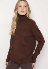 Born2be - Brązowy Casualowy Golf z Wełną o Prostym Kroju Reiselia. Okazja: na co dzień. Typ kołnierza: golf. Kolor: brązowy. Materiał: wełna. Styl: casual #2