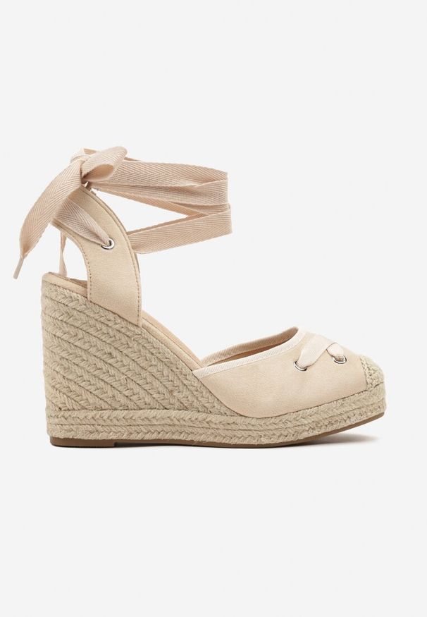Renee - Beżowe Sandały w Stylu Espadryli na Koturnie z Plecionki z Wiązaniem Alariel. Okazja: na co dzień. Kolor: beżowy. Obcas: na koturnie. Styl: boho, elegancki, casual