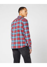 Wrangler - WRANGLER LS 1PKT BUTTON DOWN MĘSKA KOSZULA FORMULA RED W5A3BMXWO. Typ kołnierza: button down