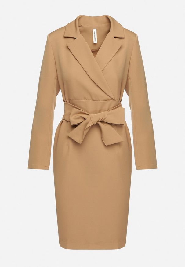 Born2be - Brązowa Kopertowa Sukienka z Paskiem Usztywnionymi Ramionami i Rozcięciem z Tyłu Werige. Okazja: na co dzień. Typ kołnierza: dekolt w kształcie V. Kolor: brązowy. Materiał: skóra. Typ sukienki: kopertowe. Styl: casual