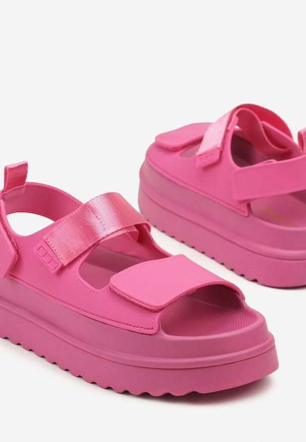 Born2be - Fuksjowe Sandały w Stylu Chunky na Grubej Podeszwie Zapinane na Rzep Militiela. Zapięcie: rzepy. Kolor: różowy. Styl: elegancki, klasyczny