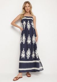 Born2be - Granatowa Sukienka o Rozkloszowanym Kroju na Ramiączkach w Etniczny Wzór Revoniae. Okazja: na co dzień. Typ kołnierza: dekolt w kształcie V. Kolor: niebieski. Długość rękawa: na ramiączkach. Styl: casual, elegancki #1