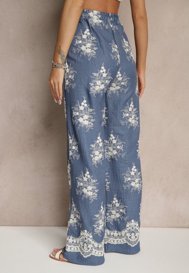 Renee - Niebieskie Spodnie Szerokie z Bawełną i Lnem High Waist Ozdobione Kwiatami Danniele. Okazja: na spacer, na co dzień. Stan: podwyższony. Kolor: niebieski. Materiał: bawełna, len. Wzór: aplikacja, kwiaty. Sezon: lato. Styl: casual, elegancki