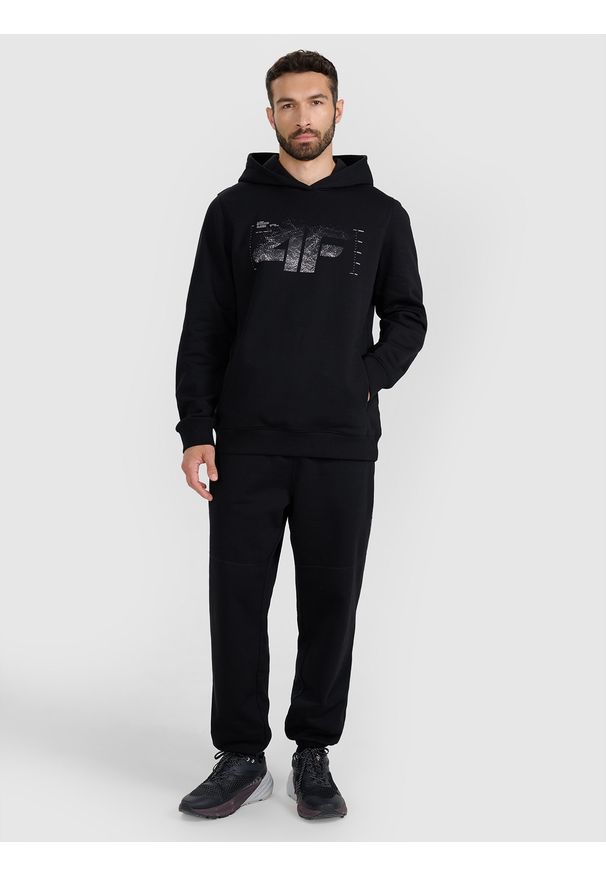 4f - 4F Bluza dresowa nierozpinana z kapturem męska - czarna L. Okazja: na co dzień. Typ kołnierza: kaptur. Kolor: czarny. Materiał: dresówka. Wzór: gładki, ze splotem, nadruk. Styl: klasyczny, casual, sportowy