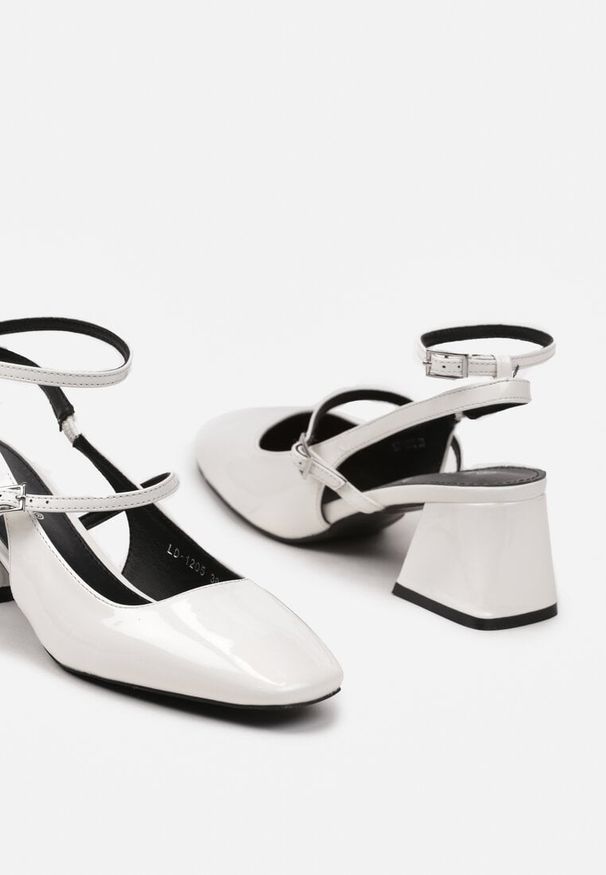 Renee - Białe Czółenka Slingback z Lakierowanej Imitacji Skóry z Dwiema Sprzączkami Frantalia. Okazja: na spotkanie biznesowe, do pracy. Zapięcie: sprzączka. Kolor: biały. Materiał: lakier, skóra. Obcas: na obcasie. Styl: biznesowy, klasyczny. Wysokość obcasa: średni