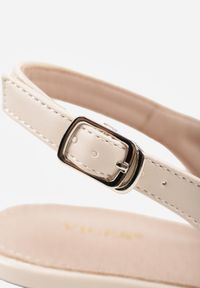 Born2be - Beżowo-Niebieski Czółenka VICES z Drobną Perforacją na Słupku ze Sprzączką Harellenne. Okazja: na co dzień, do pracy, na spotkanie biznesowe. Zapięcie: sprzączka. Kolor: beżowy. Materiał: jeans. Szerokość cholewki: normalna. Obcas: na słupku. Styl: klasyczny, casual, biznesowy. Wysokość obcasa: średni #7