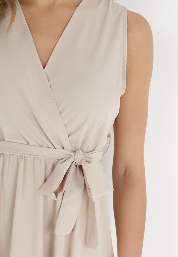 Born2be - Beżowa Sukienka Iolaera. Kolor: beżowy. Materiał: tkanina, materiał. Długość rękawa: na ramiączkach. Wzór: gładki, ażurowy, aplikacja. Sezon: lato. Typ sukienki: kopertowe. Długość: midi