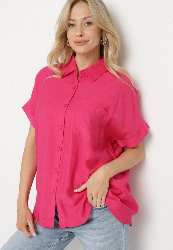 Born2be - Fuksjowa Koszula o Kroju Oversize z Krótkim Rękawem Fenilia. Okazja: na spacer. Typ kołnierza: kołnierzyk klasyczny. Kolor: różowy. Materiał: jeans. Długość rękawa: krótki rękaw. Długość: krótkie. Styl: klasyczny, elegancki