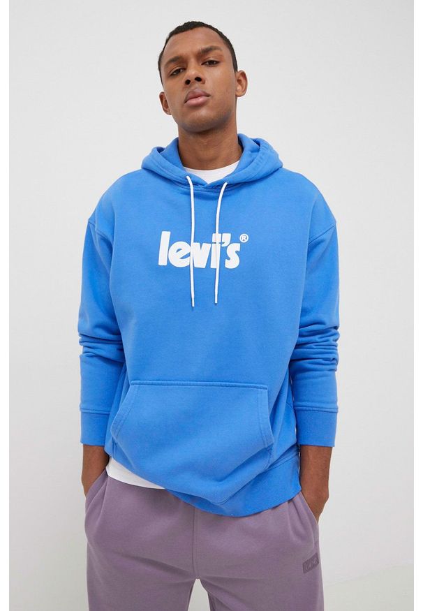 Levi's® - Levi's bluza bawełniana męska z kapturem z nadrukiem. Okazja: na spotkanie biznesowe. Typ kołnierza: kaptur. Kolor: niebieski. Materiał: bawełna. Wzór: nadruk. Styl: biznesowy