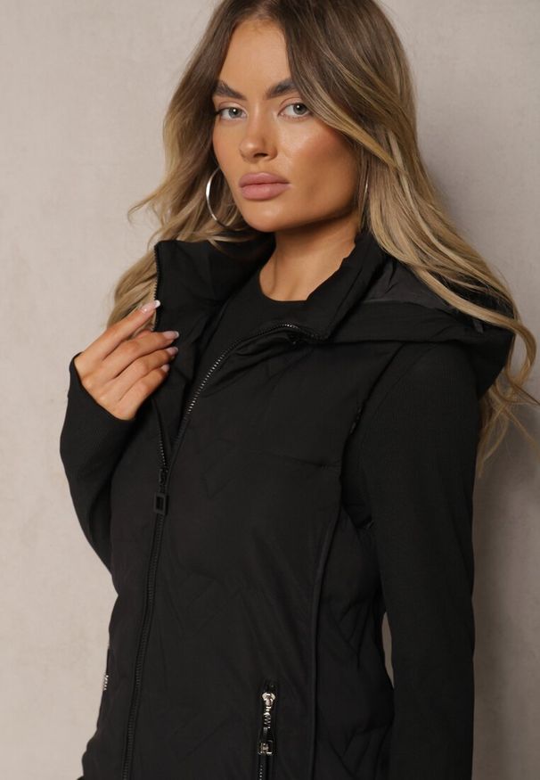 Renee - Czarna Kamizelka Pikowana z Odpinanym Kapturem Mavael. Okazja: na co dzień. Kolor: czarny. Materiał: jeans. Styl: casual, elegancki