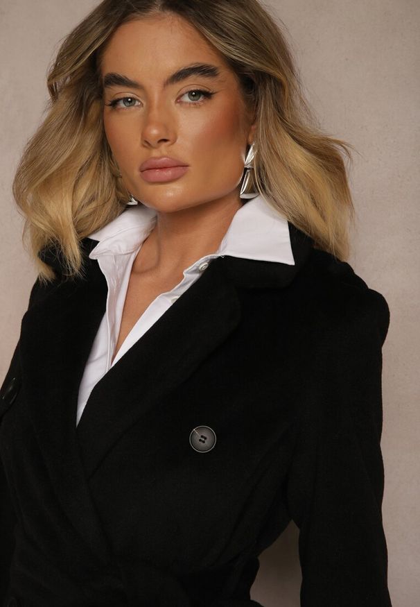 Renee - Czarny Dwurzędowy Płaszcz z Wiskozy z Paskiem w Talii Beluna. Okazja: na co dzień. Kolor: czarny. Materiał: wiskoza. Styl: casual