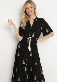 Born2be - Czarna Wiskozowa Sukienka Boho o Rozkloszowanym Kroju z Haftem i Wiązaniem Lilvanis. Okazja: na co dzień. Typ kołnierza: dekolt w serek. Kolor: czarny. Materiał: wiskoza. Długość rękawa: krótki rękaw. Wzór: haft. Styl: boho #3