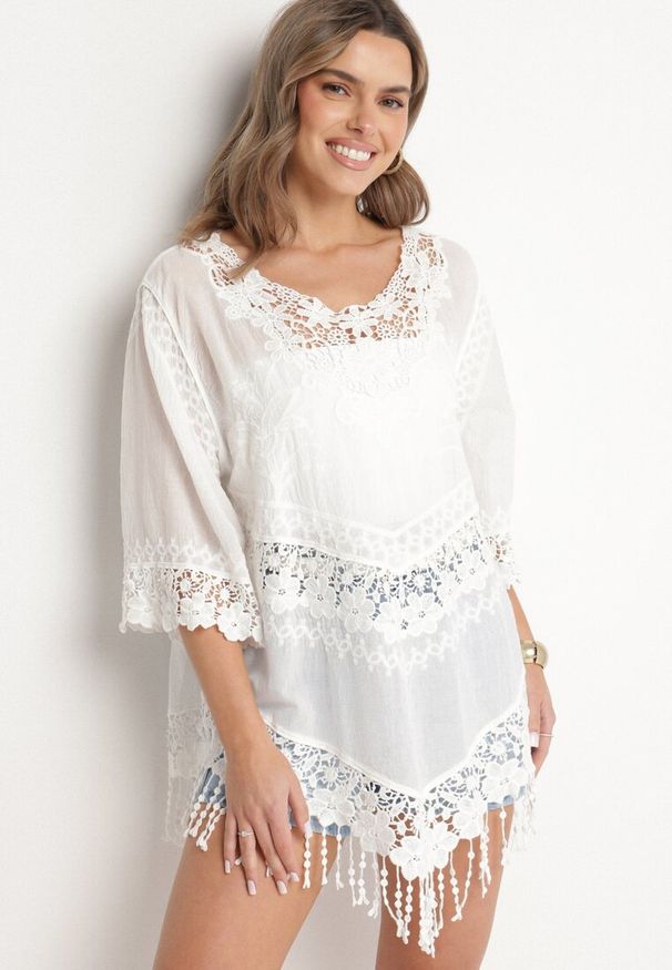 Born2be - Biała Bawełniana Bluzka z Haftem Frędzlami i Koronką Puella. Okazja: na co dzień. Kolor: biały. Materiał: koronka, bawełna. Wzór: haft, koronka. Styl: elegancki, casual