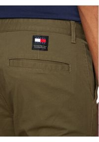 Tommy Jeans Spodnie materiałowe Austin DM0DM18940 Zielony Slim Fit. Kolor: zielony. Materiał: bawełna #6