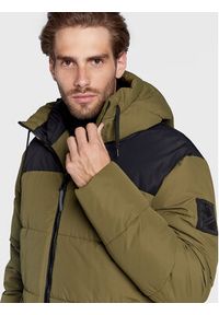 Halti Płaszcz zimowy Linjat 065-0419 Zielony Regular Fit. Kolor: zielony. Materiał: syntetyk. Sezon: zima