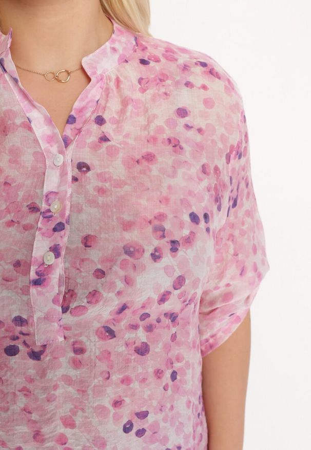 Born2be - Różowa Transparentna Bluzka z Rękawami 3/4 i Rozszerzanym Dołem Jenniffi. Kolekcja: plus size. Kolor: różowy. Sezon: wiosna, lato