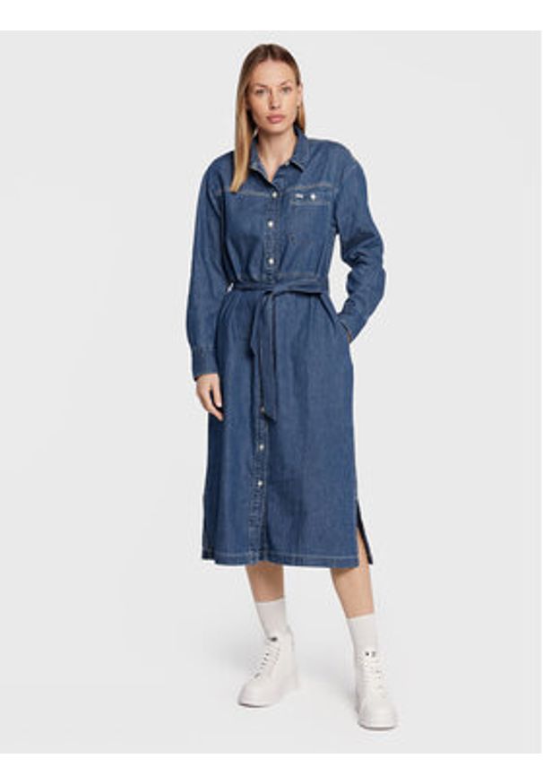 Lee Sukienka koszulowa Eyelet L50MCULA 112321266 112321266 Niebieski Regular Fit. Kolor: niebieski. Materiał: bawełna. Typ sukienki: koszulowe