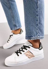 Renee - Biało-Czarne Sneakersy Sznurowane z Wstawkami Danthe. Kolor: biały. Materiał: jeans #2
