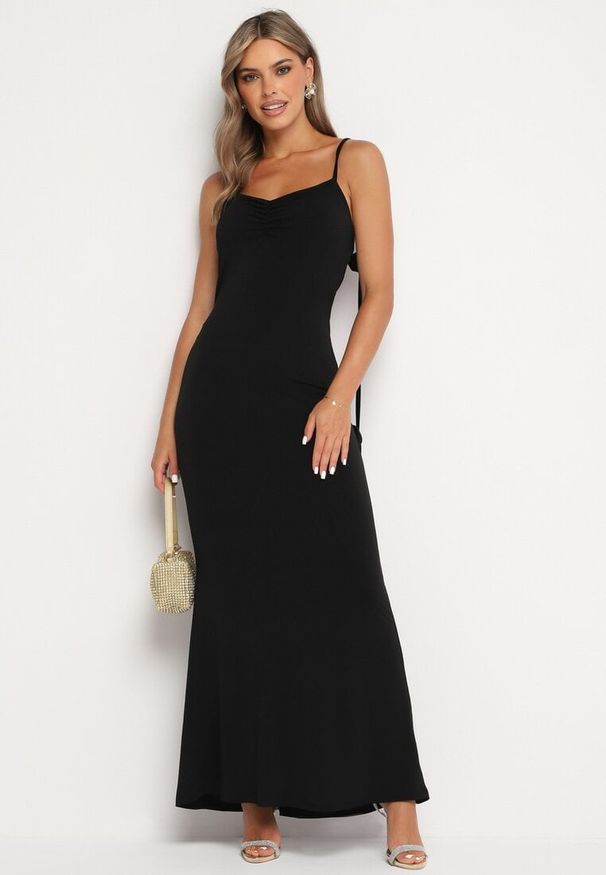 Born2be - Czarna Sukienka Bodycon Wiązana na Plecach na Sznurki z Kwiatkami Crivia. Kolor: czarny. Materiał: jeans. Wzór: kwiaty. Typ sukienki: bodycon. Styl: klasyczny
