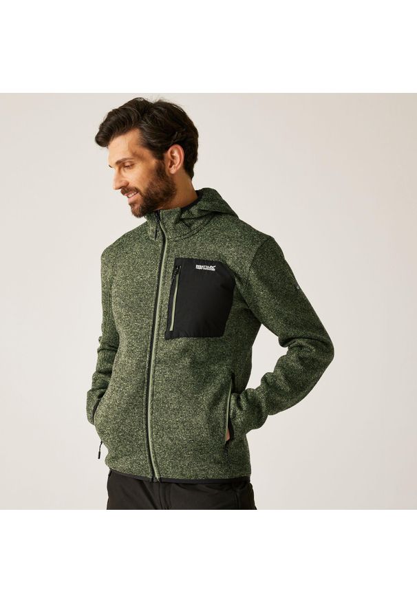 Regatta - Polar męski rozsuwany z kapturem Newhill. Typ kołnierza: kaptur. Kolor: zielony. Materiał: polar. Wzór: aplikacja, melanż. Styl: sportowy