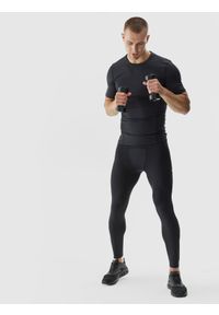 4f - 4F Legginsy treningowe ze średnim stanem męskie - czarne L. Kolor: czarny. Materiał: dzianina, włókno, poliester, materiał, elastan. Wzór: gładki, ze splotem, jednolity. Sport: fitness